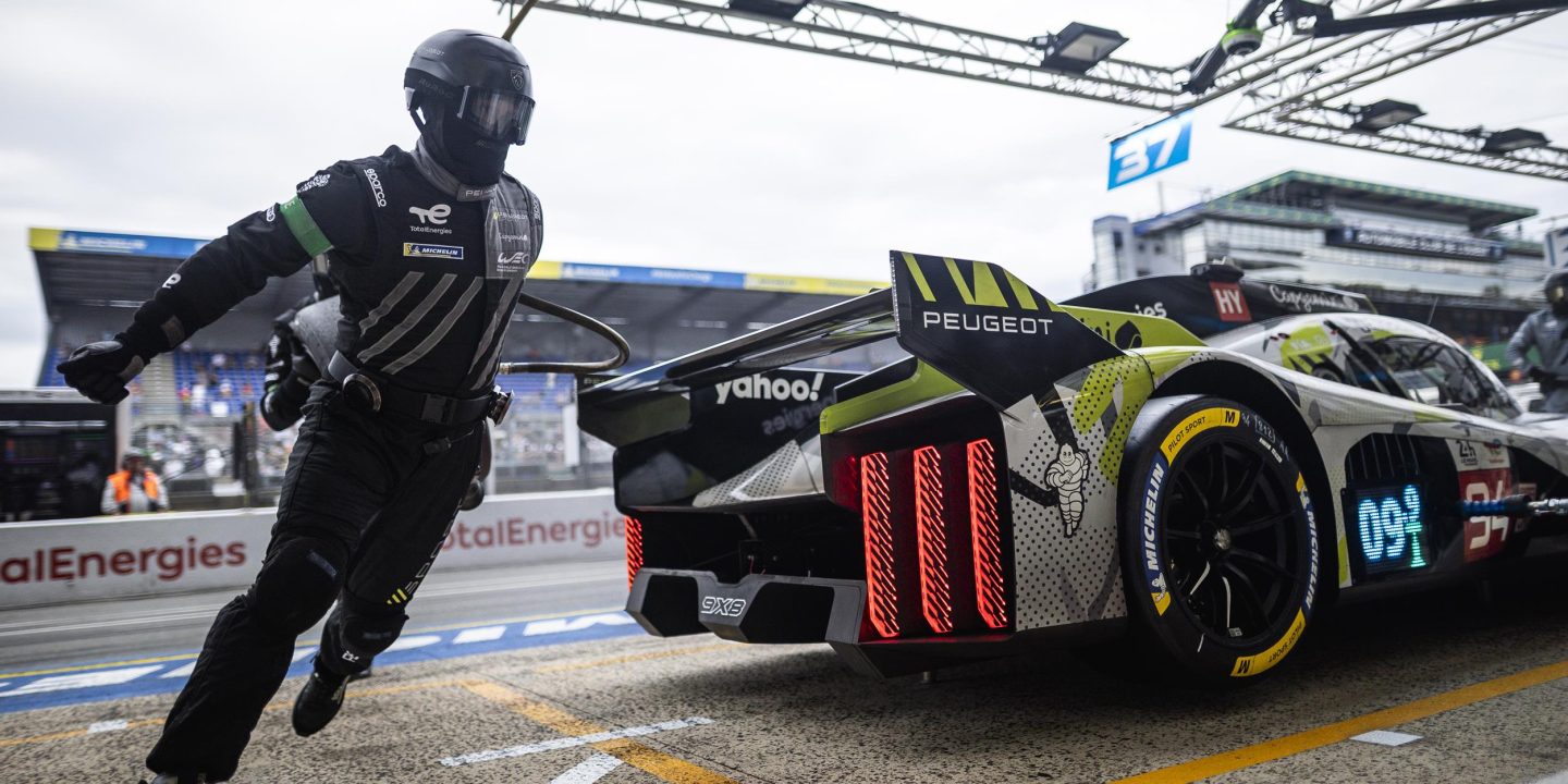Mopar-joins-Team Peugeot