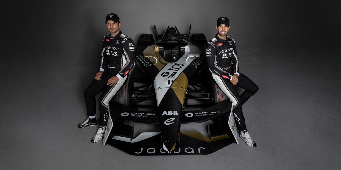 J_TCS_Racing_MitchEvans&AntónioFélixdaCosta_221025_001