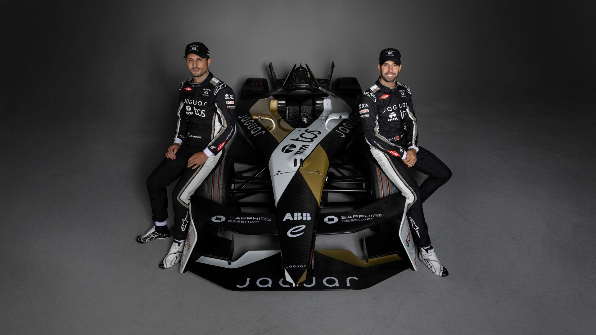 J_TCS_Racing_MitchEvans&AntónioFélixdaCosta_221025_001